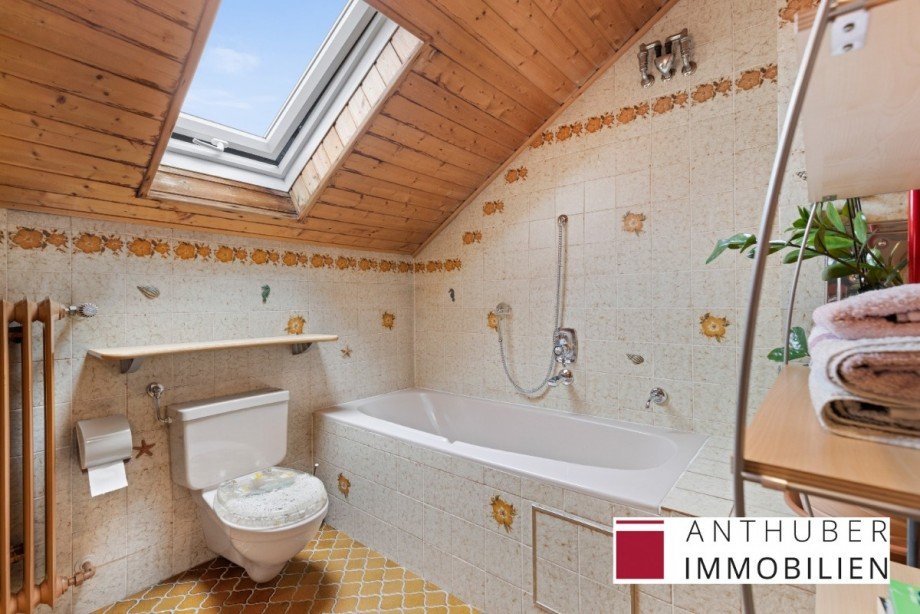 Bad im Dachgeschoss Reihenmittelhaus Germering