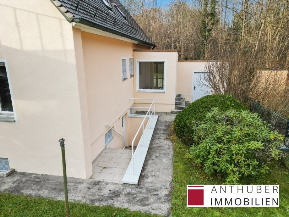 Bild... Zweifamilienhaus Neus��