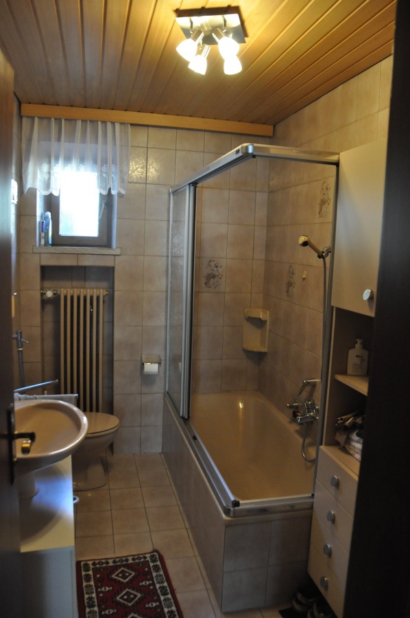 Bad im EG Einfamilienhaus Affing
