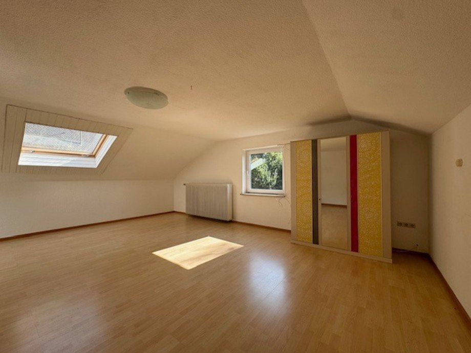 Bild... Dachgeschosswohnung Neus��