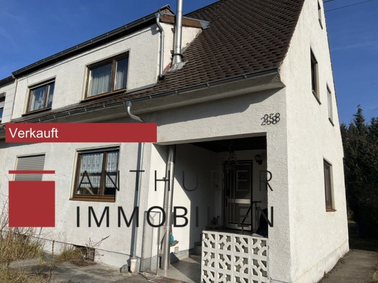 Bild... Augsburg - Firnhaberau Doppelhaush�lfte *** Verkauft *** Renovierungsbed�rftige Doppelhaush�lfte auf gro�em Grundst�ck