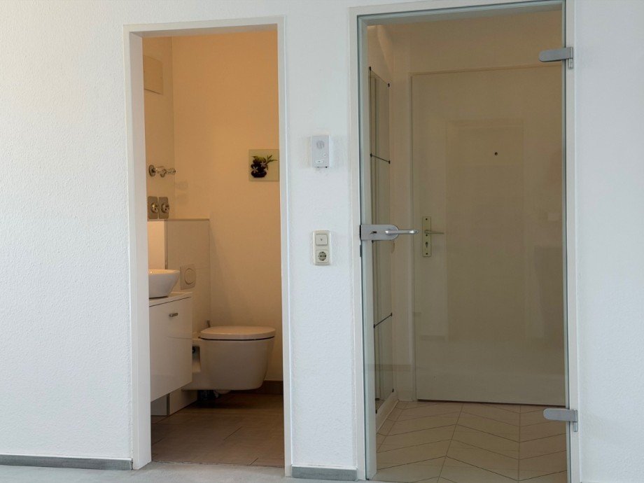 G�ste-WC, Eingang Maisonettewohnung Neus��