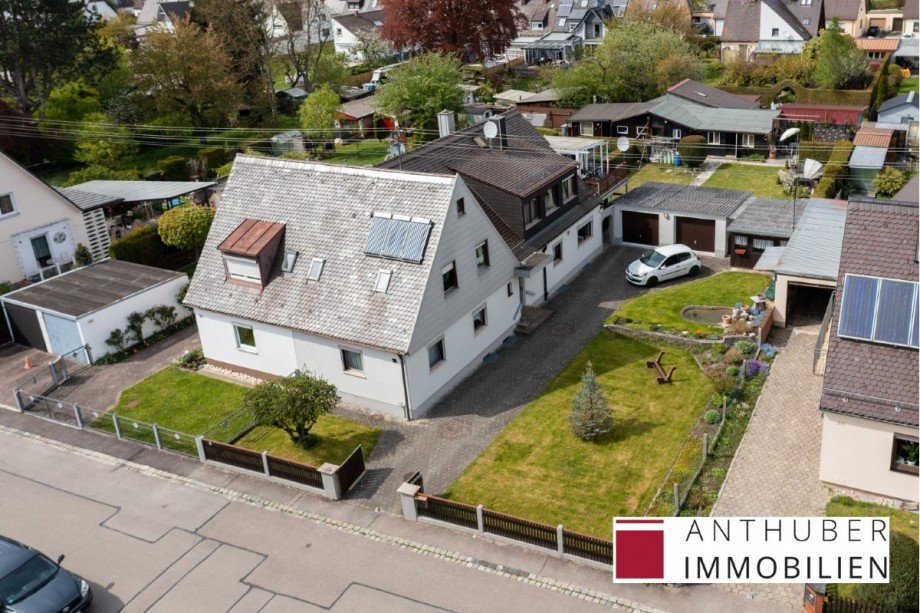 Blick auf das Haus und den Vorgarten Doppelhaush�lfte Augsburg
