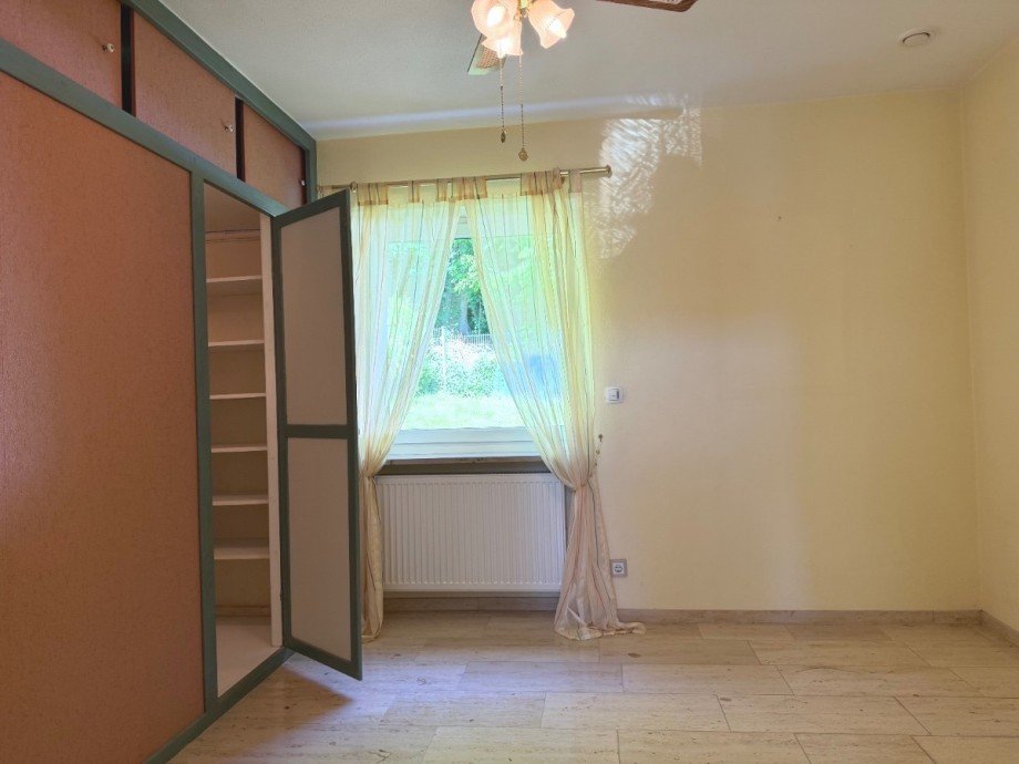 Schlafzimmer mit begehbarem Kleiderschrank Einfamilienhaus Aichach-Sulzbach