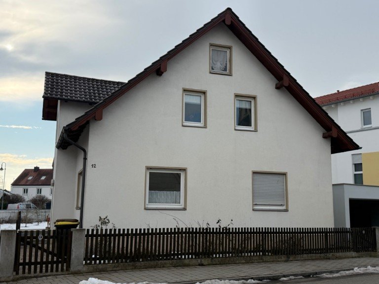 IMG_2655 Nordendorf Zweifamilienhaus *** Reserviert *** Zweifamilienhaus im Zentrum Nordendorfs zu verkaufen.