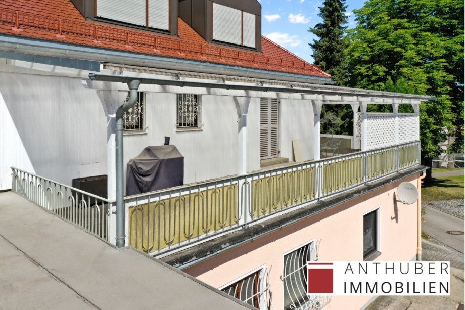 Blick auf den Balkon im Obergeschoss Einfamilienhaus Mickhausen