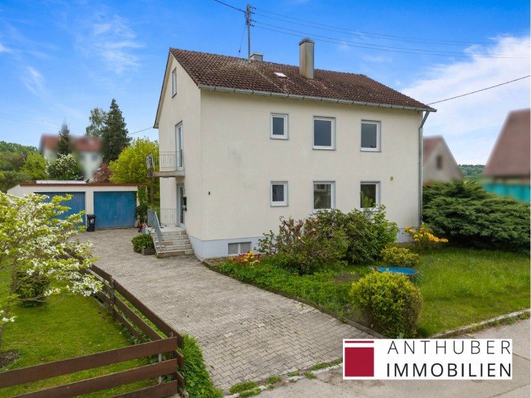 Einfahrt zum Haus Gessertshausen Einfamilienhaus *** Provisionsfrei *** Vielseitiges Haus mit gro�em Grundst�ck