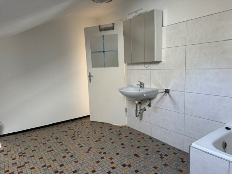 Bild... Dachgeschosswohnung Neus��