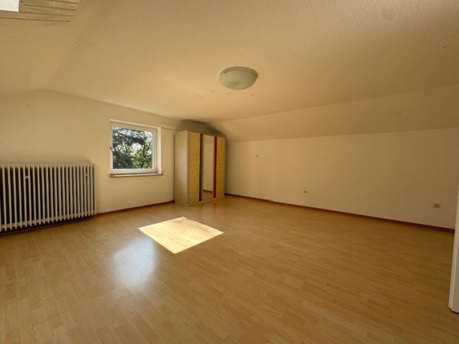 Bild... Dachgeschosswohnung Neus��