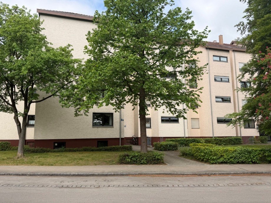 Hausansicht Maisonettewohnung Neus��