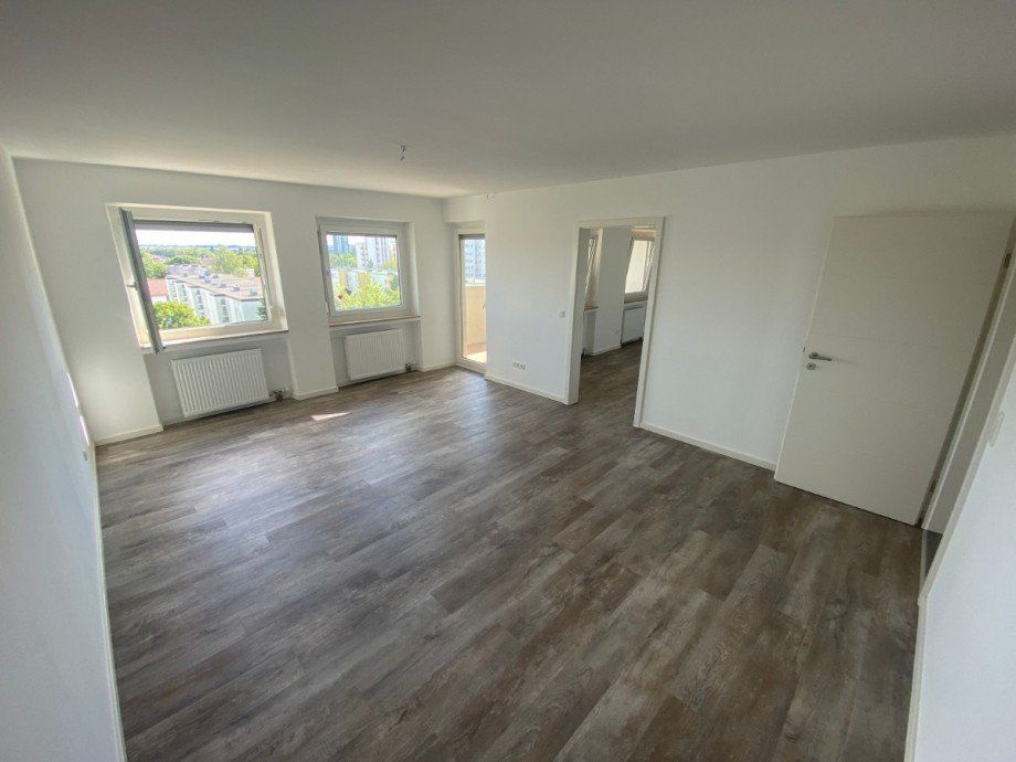 Wohn- und Esszimmer Etagenwohnung Gersthofen