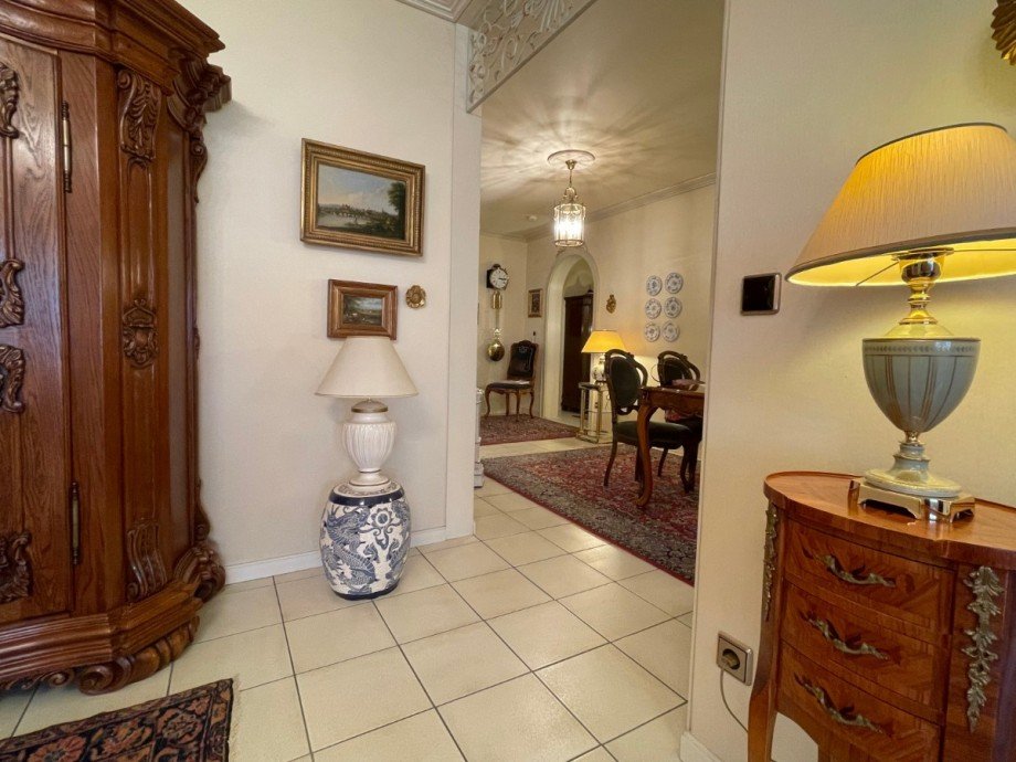Blick vom Wohnzimmer in die Essdiele Etagenwohnung Augsburg
