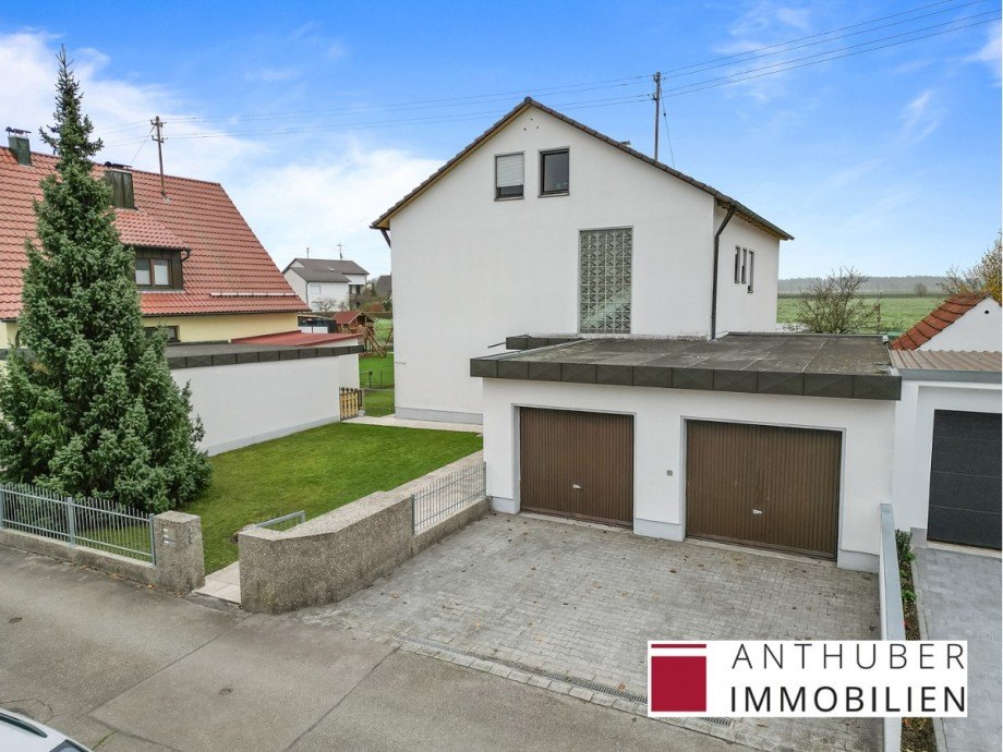 Garagen und Hauseinfahrt Mehrfamilienhaus Langweid am Lech